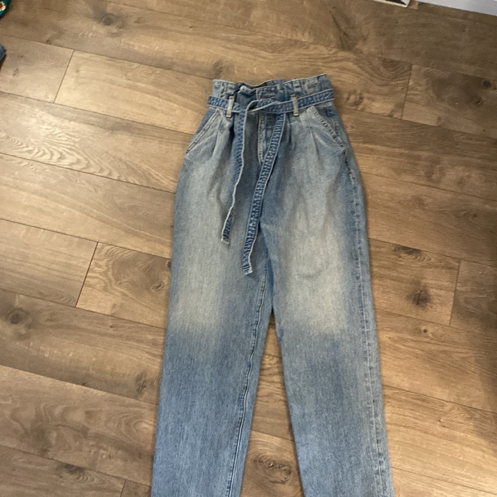 Abercrombie & Fitch Ultra High Rise Paper Bag Mom Jeans Sz 26/2 R Frayed Hem P - Picture 3 of 7